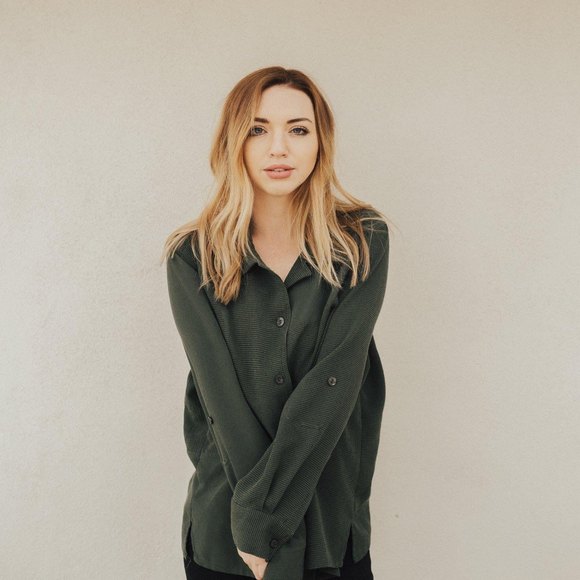 Meet your Posher, Sarah - Picture 1 of 1